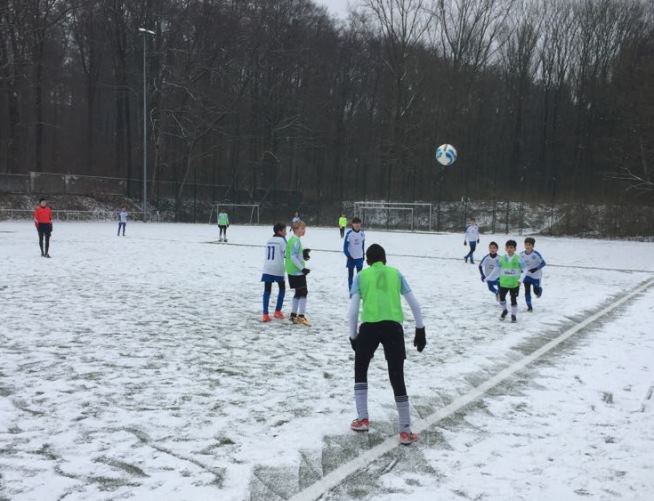 Schneespiele im Waldstadion – Kein guter Untergrund für unsere D-Junioren