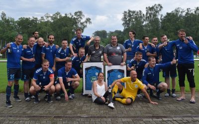 „Zweite“ feiert Aufstieg 2017/18 – und tröstet unsere Erste!