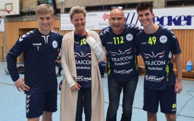 Ein Fan-Trikot als Dankeschön an Trikotsponsor TraiCon!