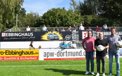 Ebbinghaus-Tribüne schmückt das Waldstadion!