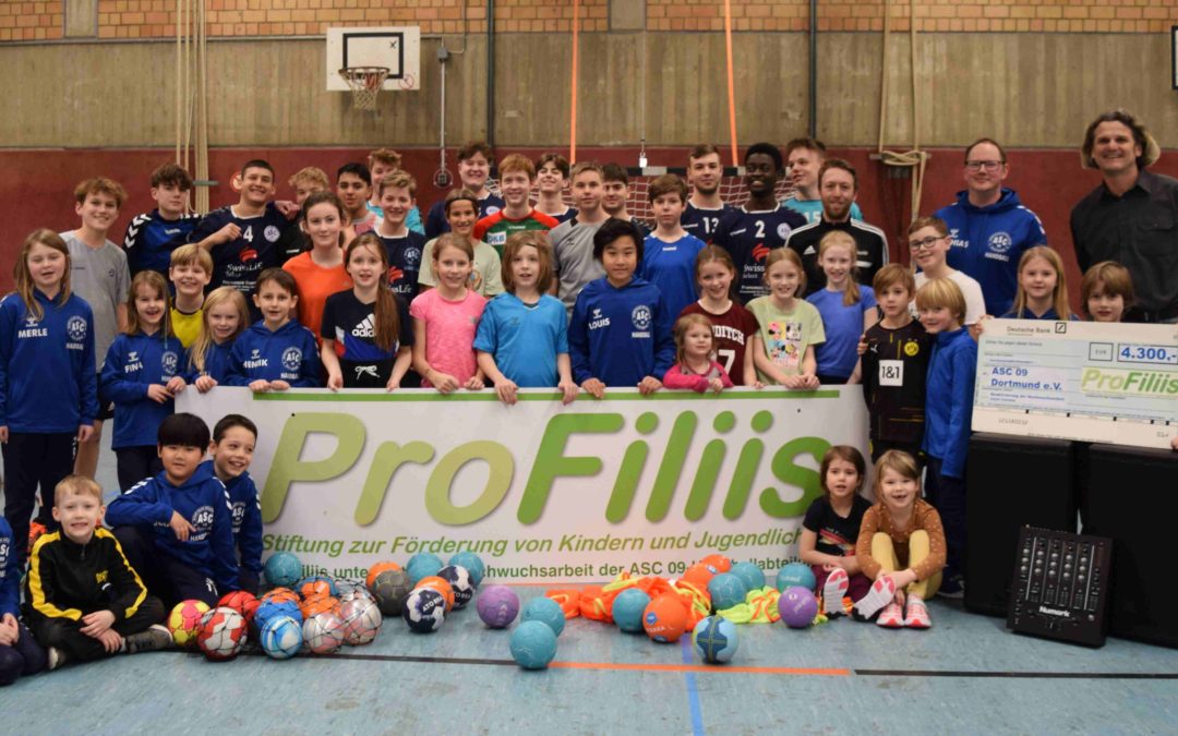 Stiftung »ProFiliis« unterstützt den Handball-Nachwuchs des ASC 09