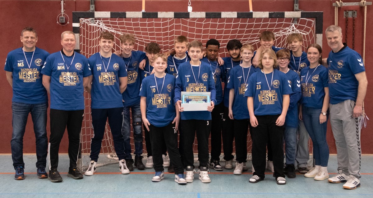 Konfetti, Torte, Meister-Shirts und Medaillen: Handballer ehren mC2 für ...