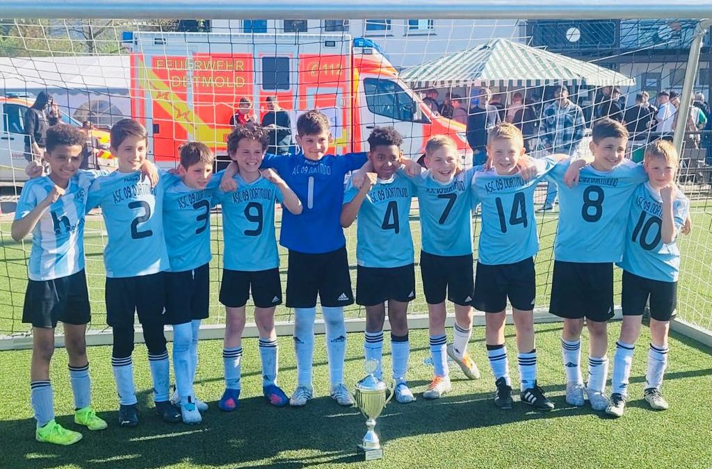 Pokal Nr. 7 ist in der Vitrine – E1-Junioren gewinnen U11-Jugendcup 2023 des FSV Pivitsheide