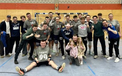 Herren 1 schießen sich mit 26:24 an die Verbandsligaspitze – Damen 1 gewinnen Derby in Lünen